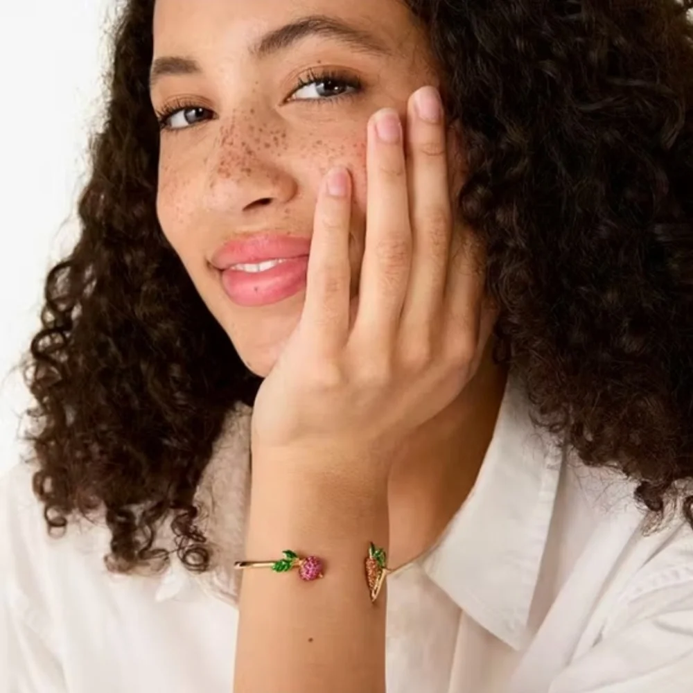 🫜🔹️Kate Spade 🔹️Gold Harvest Time Vegetable Hinge  Bracelet - Picture 2 of 5
